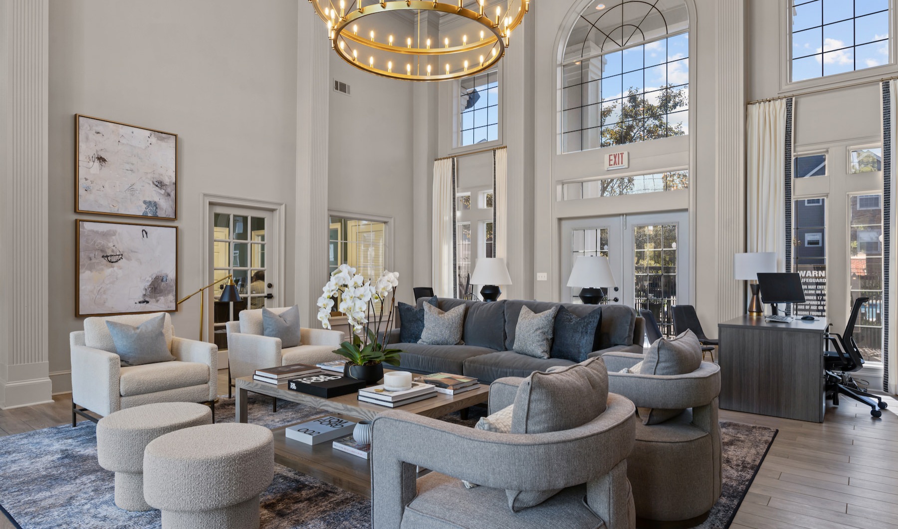 Lounge Spacious lounge with ample seating a large chandelier